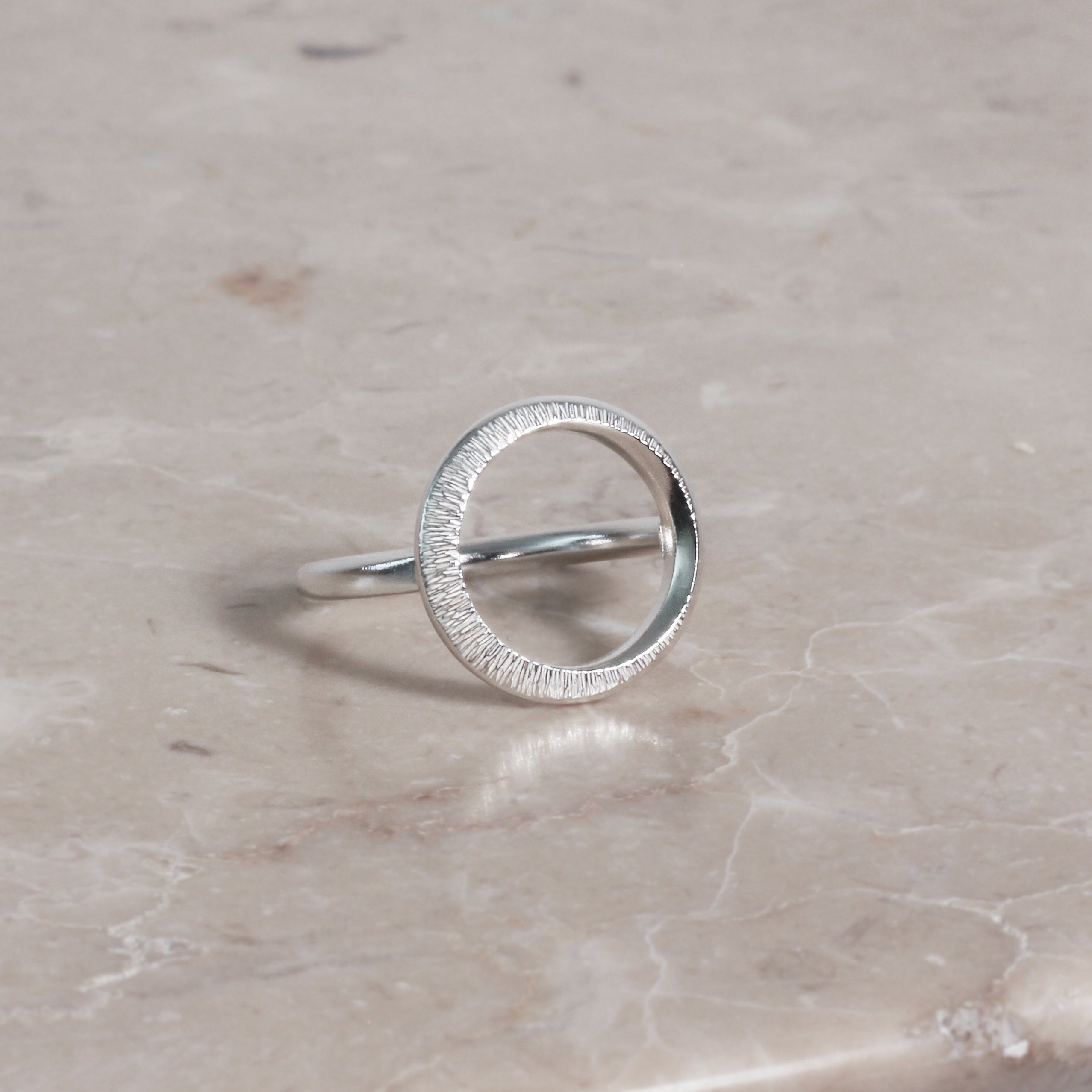 Hammered circle ring deals
